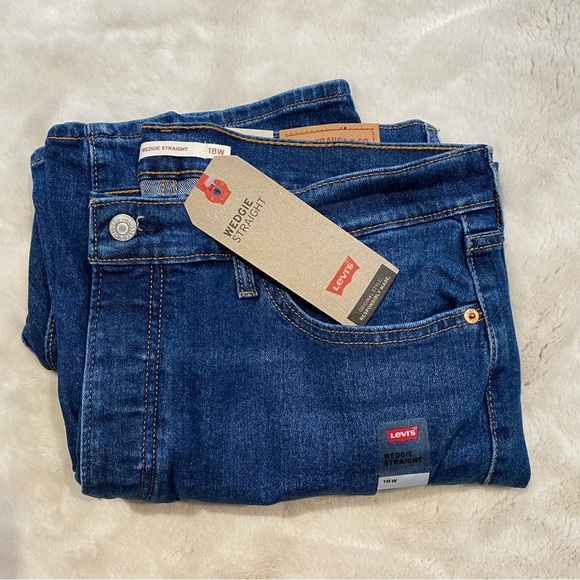 NWT(18W) Levi’s Wedgie Straight High Rise Button Fly Jeans Medium Dark Wash Plus - Picture 4 of 14